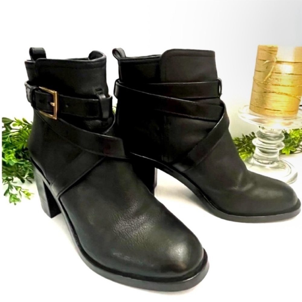 Tory Burch Black Black Leather Ankle Boots with Strap Accent Size 9